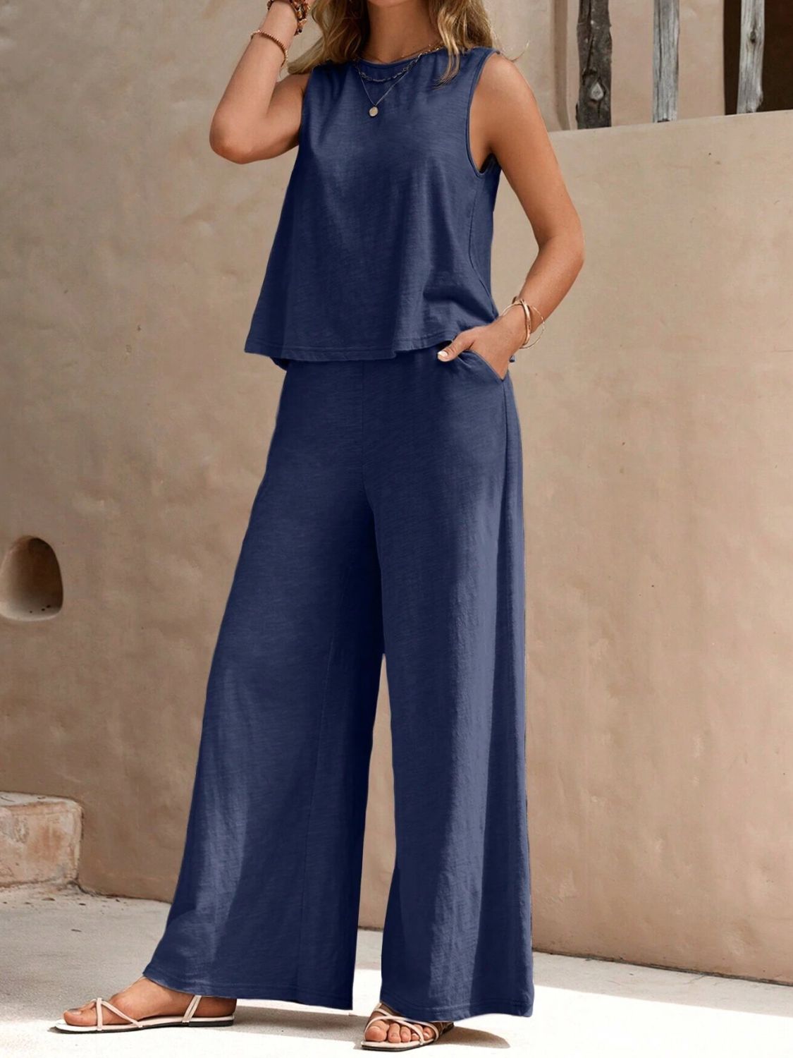 Round Neck Sleeveless Top