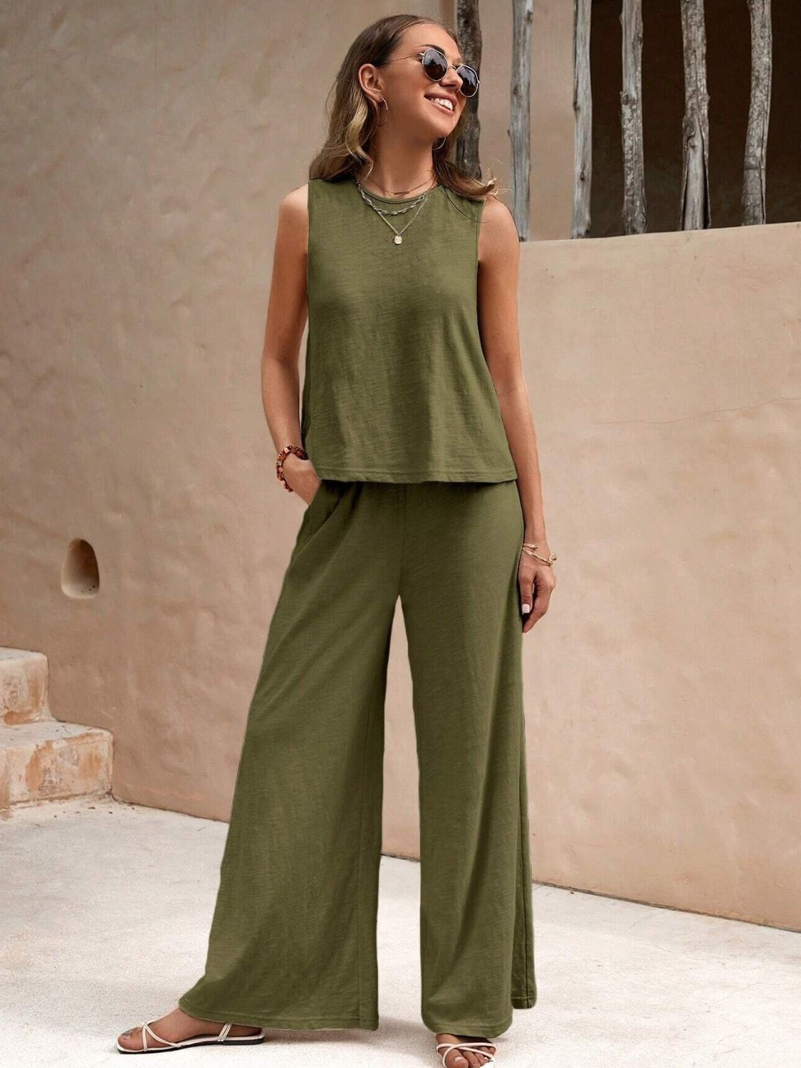 Round Neck Sleeveless Top