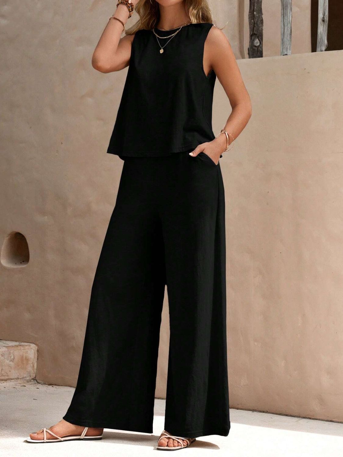 Round Neck Sleeveless Top