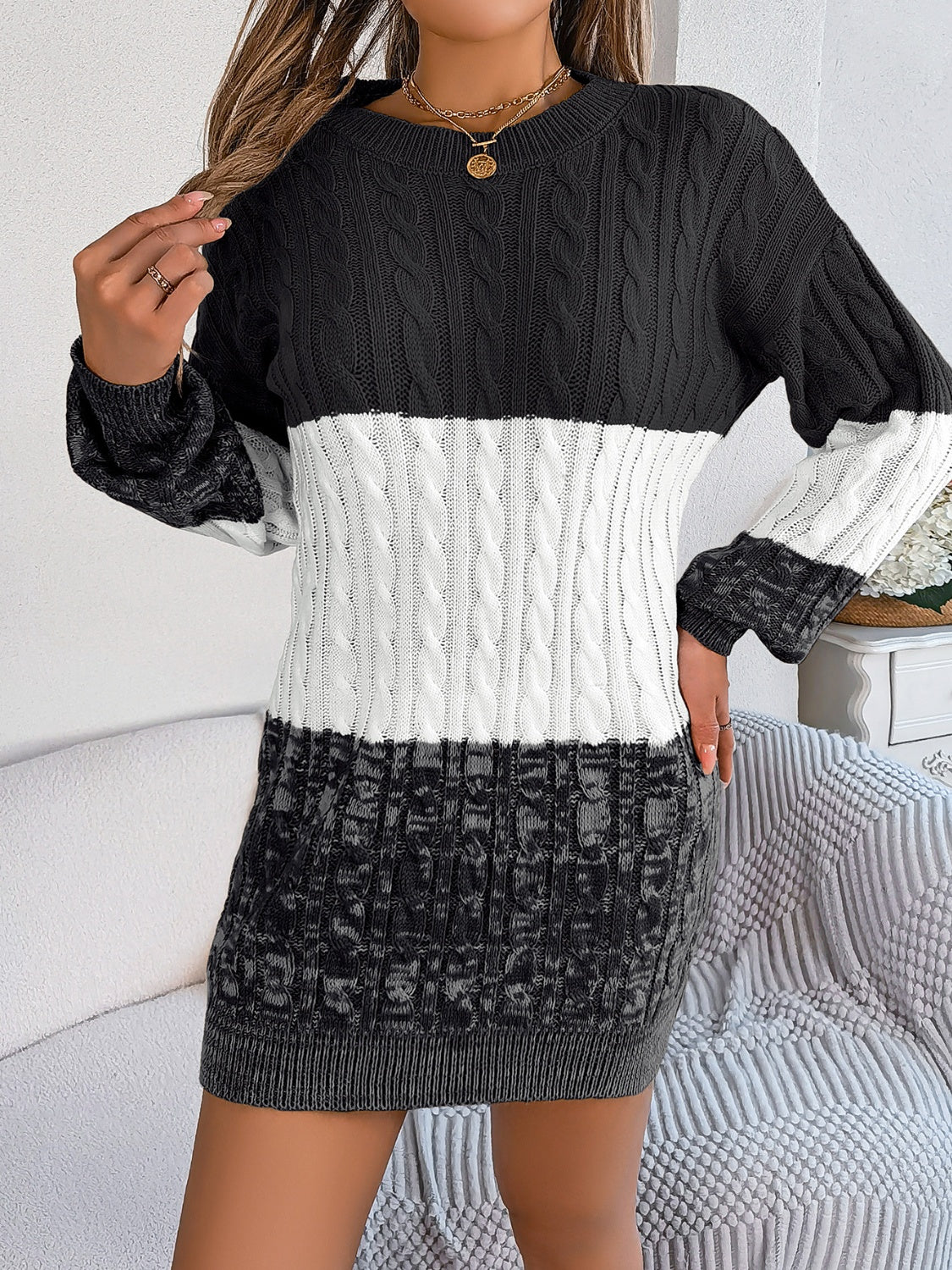 Cable-Knit Round Neck 