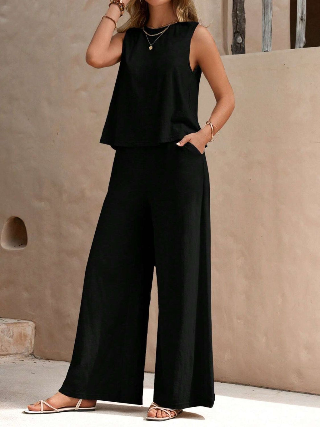 Round Neck Sleeveless Top